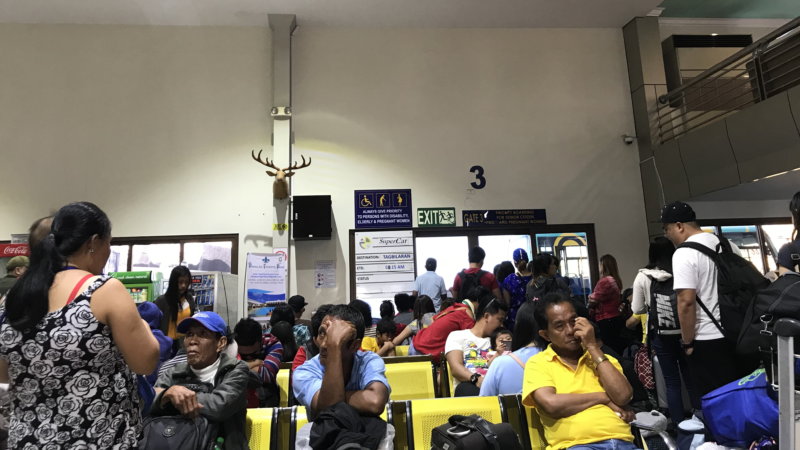 セブ港、待合室