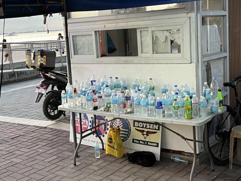 マニラ湾ペットボトル