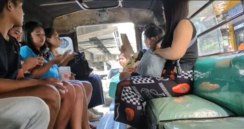 フィリピンの乗り物ジプニー