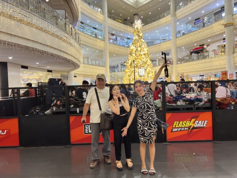 クリスマスシーズンのロビンソンマーケット