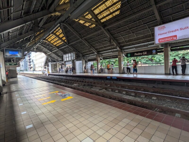 高架鉄道ペドロヒル駅