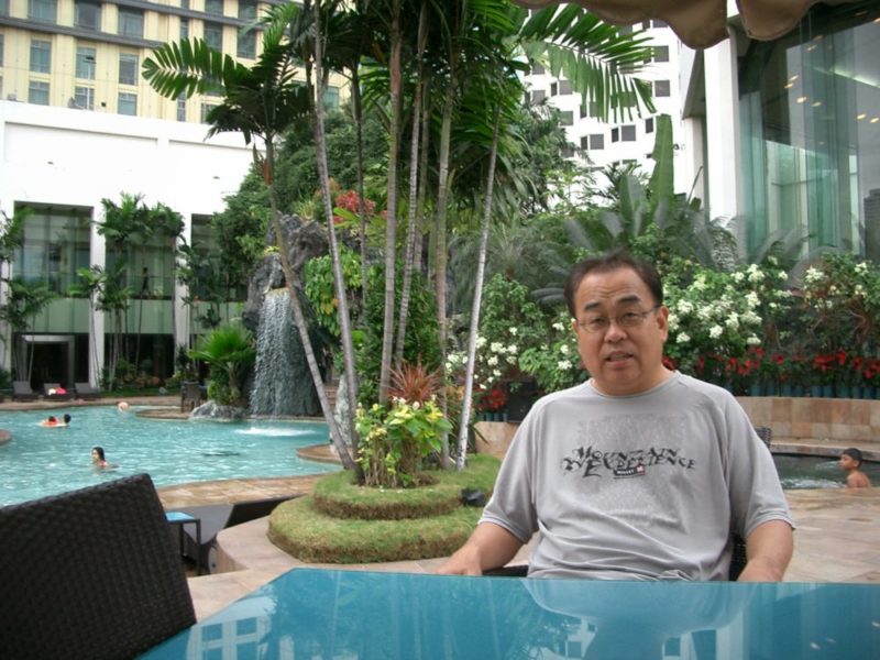 ダイヤモンドホテルのプールサイド